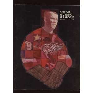    69 NHL Detroit Red Wings Yearbook EXMT   NHL Programs And Yearbooks