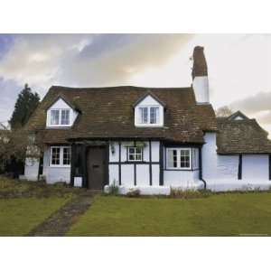  Half Timbered Cottage in Village of Welford on Avon 