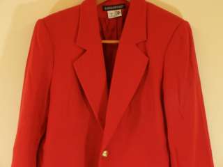 You will look great in this beautiful blazer. Be warm and comfortable 