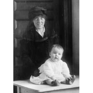  1914 UNIDENTIFIED WOMAN AND CHILD