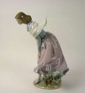 Large Lladro porcelain Figurine Young Girl  