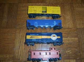 Lot of 4 Vintage HO Model Train Cars Caboose Freight  