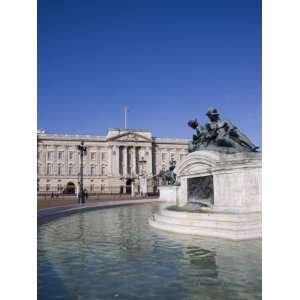 Buckingham Palace, London, England, United Kingdom, Europe Stretched 