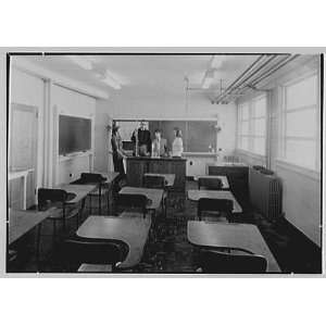  Photo Viewpoint School, Amenia, New York. Science room 
