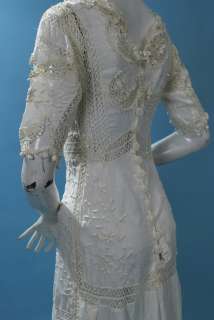 1900 PRETTY FINE LINEN AND LACE SUMMERY TEA GOWN  