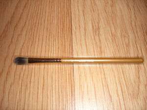MAC COSMETIC CONCEALER BRUSH # 194SE GOLD FOR TOUCH UP  