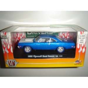  Drivers 1969 Plymouth Road Runner 383 Blue/White CHASE Toys & Games