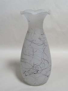 squiggly lines the vase is 6 5 high and 3 in diameter it is in 