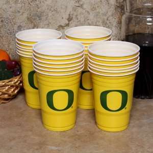  Oregon Ducks Yellow Game Day 24 Pack 18oz. Plastic Cups 