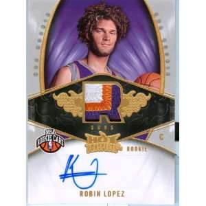 2008 HOT Prospects Authentic Robin Lopez Rookie Autograph & Game Worn 