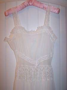 VINTAGE LADY DUFF NEGLIGEE NIGHTGOWN KNIFE EDGE PLEAT  