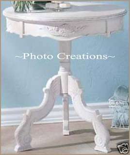 air of refinement to this appealing accenttable. A decorative addition 