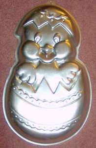 WILTON CHICK IN EGG CAKE PAN EASTER MOLD  