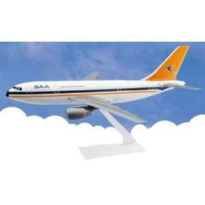  Plastic Snap Fit Model Plane Display (LP038   A300 Saa South African 