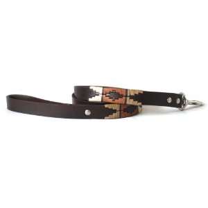 Leather dog leash embroidered with the Guarda Pampa design  