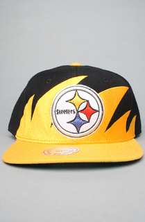 Mitchell & Ness The Pittsburgh Steelers Sharktooth Snapback Hat in 