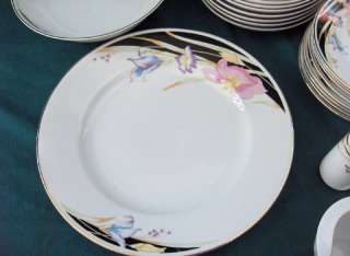 Up for sale is a beautiful vintage 47 piece set of Seizan Fine China 