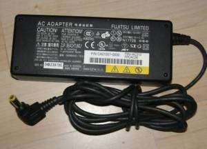 Ac Adapter Fujitsu Siemens 19V 3,16A P/N CA01007 0930  