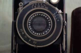   lens. The bellows are in good condition with no cracks or pinholes