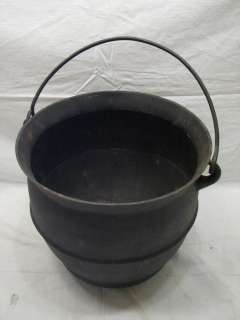 ANTIQUE CAST IRON GYPSY KETTLE BEAN POT O.P&CO 7 FOOTED  