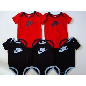 Pack Nike Classic Logo Bodysuits Onesies, Size 3   6 Months