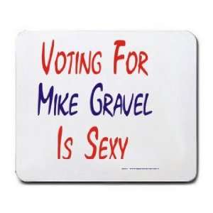  VOTING FOR MIKE GRAVEL IS SEXY Mousepad