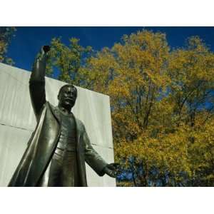  Bronze Statue of Theodore Roosevelt with Yellow Oak Leaves 