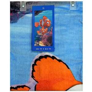   Finding Nemo Beach Towel Nemo & Dad [30 x 60 inches] Toys & Games